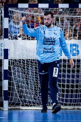DAIKIN HBL: SG Flensburg-Handewitt vs HSG Wetzlar; 27.02.26 Daumen hoch bei Benjamin Buric (Nr.01, SG Flensburg-Handewitt) DAIKIN HBL: SG Flensburg-Handewitt vs HSG Wetzlar, GP JOULE Arena am 27.02.26 Copyright: xBEAUTIFULxSPORTS MarioxM.xKobergx