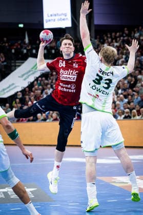 DAIKIN HBL: SG Flensburg-Handewitt vs HSG Wetzlar; 27.02.26 Lasse Kjaer Moller (Nr.64, SG Flensburg-Handewitt) gegen Georg Löwen (Nr.33, HSG Wetzlar) DAIKIN HBL: SG Flensburg-Handewitt vs HSG Wetzlar, GP JOULE Arena am 27.02.26 Copyright: xBEAUTIFULxSPORTS MarioxM.xKobergx