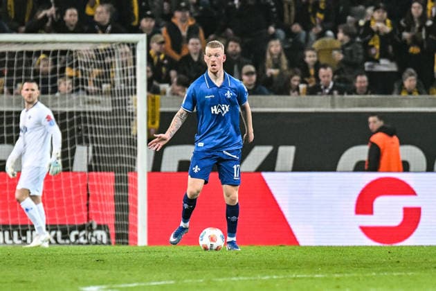 Fußball I Herren I Saison 2025-2026 I 2. Bundesliga I 24. Spieltag I SG Dynamo Dresden - SV Darmstadt 98 I 27.02.2026 Kai Klefisch (17, SV Darmstadt 98) spielt den Ball Freisteller, Nahaufnahme, Porträt, Portrait, Einzelfoto, Einzelbild, Körper Dresden Rudolf-Harbig-Stadion (Lennestr. 12) Sachsen Deutschland