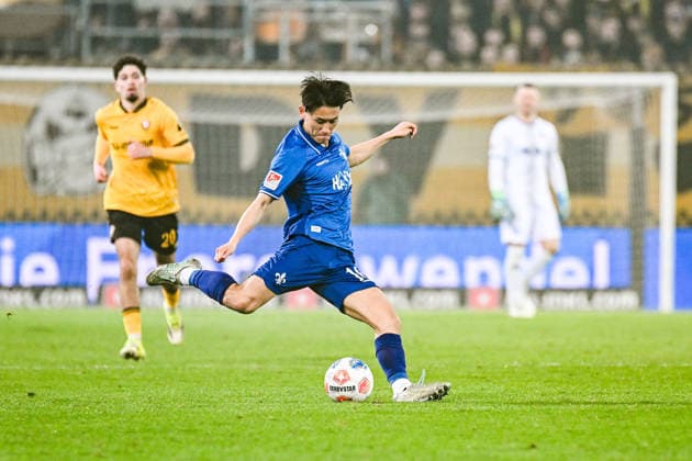 Fußball I Herren I Saison 2025-2026 I 2. Bundesliga I 24. Spieltag I SG Dynamo Dresden - SV Darmstadt 98 I 27.02.2026 Hiroki Akiyama (16, SV Darmstadt 98) spielt den Ball Freisteller, Nahaufnahme, Porträt, Portrait, Einzelfoto, Einzelbild, Körper Dresden Rudolf-Harbig-Stadion (Lennestr. 12) Sachsen Deutschland