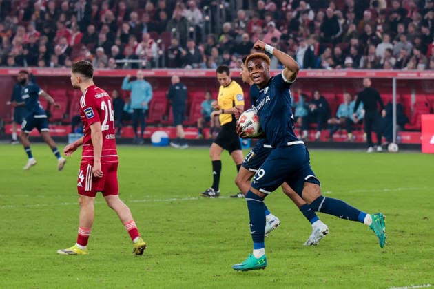 27.02.2026, Fussball, Saison 2025 2026, 2. Bundesliga, 24. Spieltag, Fortuna Düsseldorf - VfL Bochum 1848, Farid Alfa-Ruprecht (VfL Bochum 1848) bejubelt das Tor zum 2:1, Düsseldorf MErkur Spiel Arena NRW Deutschland xRHR-FOTO DEx