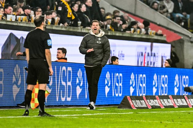 Fußball I Herren I Saison 2025-2026 I 2. Bundesliga I 24. Spieltag I SG Dynamo Dresden - SV Darmstadt 98 I 27.02.2026 Florian Kohfeldt (Trainer, SV Darmstadt 98) rastet an der Seitenlinie aus Freisteller, Nahaufnahme, Porträt, Portrait, Einzelfoto, Einzelbild, Körper Dresden Rudolf-Harbig-Stadion (Lennestr. 12) Sachsen Deutschland