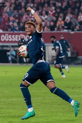 27.02.2026, Fussball, Saison 2025 2026, 2. Bundesliga, 24. Spieltag, Fortuna Düsseldorf - VfL Bochum 1848, Farid Alfa-Ruprecht (VfL Bochum 1848) bejubelt das Tor zum 2:1, Düsseldorf MErkur Spiel Arena NRW Deutschland xRHR-FOTO DEx