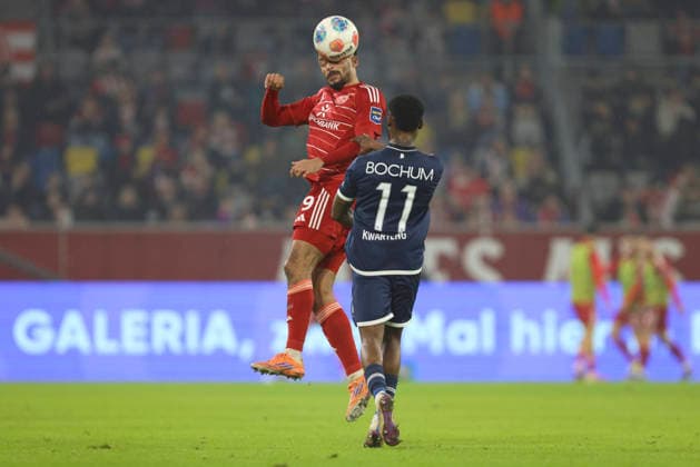Emmanuel Iyoha (Fortuna Düsseldorf) und Moritz-Broni Kwarteng (VfL Bochum) im Zweikampf waehrend des Spiels der 2. Bundesliga zwischen Fortuna Düsseldorf und VfL Bochum, Merkur Spiel-Arena am 27. February 2026 in Düsseldorf, Deutschland. (Foto von Oliver Kaelke DeFodi Images) +++ Emmanuel Iyoha (Fortuna Düsseldorf) und Moritz-Broni Kwarteng (VfL Bochum) battle for the ball during the 2. Bundesliga match between Fortuna Düsseldorf and VfL Bochum at Merkur Spiel-Arena on February 27, 2026 in Düsseldorf, Germany. (Photo by Oliver Kaelke DeFodi Images) (Photo by Oliver Kaelke DeFodi Images) -