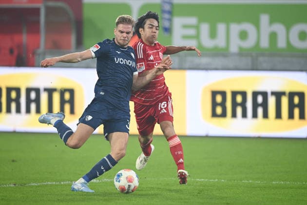 Leandro MORGALLA (BO) gegen Satoshi TANAKA (D) Aktion, Zweikampf, Fussball 2. Bundesliga, 24. Spieltag, Fortuna Duesseldorf (D) - VfL Bochum am 27.02.2026 in der Merkur Spiel Arena Duesseldorf Deutschland. DFL regulations prohibit any use of photographs as image sequences and or quasi-video Ã‚Â