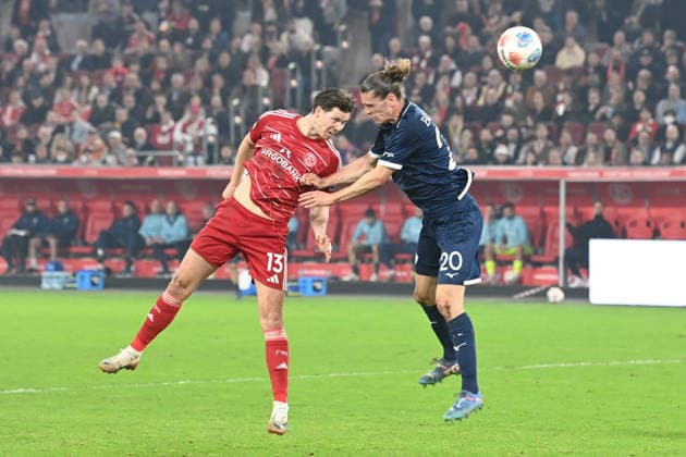 Cedric ITTEN (D) kopfball Tor zum 1-0 gegen Noah LOOSLI (BO) Kopfballduell, Aktion, Zweikampf, Fussball 2. Bundesliga, 24. Spieltag, Fortuna Duesseldorf (D) - VfL Bochum am 27.02.2026 in der Merkur Spiel Arena Duesseldorf Deutschland. DFL regulations prohibit any use of photographs as image sequences and or quasi-video Ã‚Â
