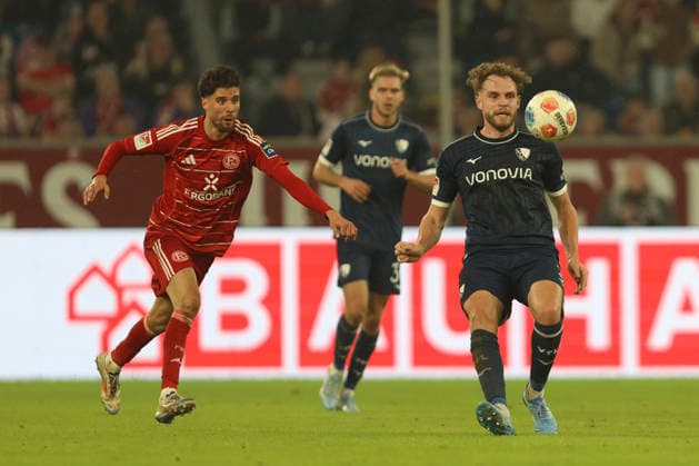 Anouar El Azzouzi (Fortuna Düsseldorf) und Philipp Strompf (VfL Bochum) im Zweikampf waehrend des Spiels der 2. Bundesliga zwischen Fortuna Düsseldorf und VfL Bochum, Merkur Spiel-Arena am 27. February 2026 in Düsseldorf, Deutschland. (Foto von Oliver Kaelke DeFodi Images) +++ Anouar El Azzouzi (Fortuna Düsseldorf) und Philipp Strompf (VfL Bochum) battle for the ball during the 2. Bundesliga match between Fortuna Düsseldorf and VfL Bochum at Merkur Spiel-Arena on February 27, 2026 in Düsseldorf, Germany. (Photo by Oliver Kaelke DeFodi Images) (Photo by Oliver Kaelke DeFodi Images) -