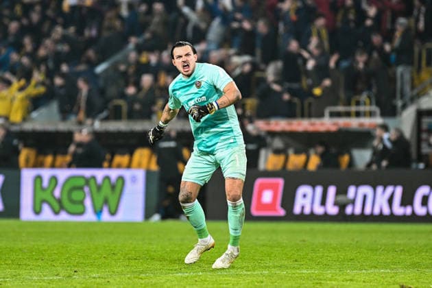 Fußball I Herren I Saison 2025-2026 I 2. Bundesliga I 24. Spieltag I SG Dynamo Dresden - SV Darmstadt 98 I 27.02.2026 Torjubel Tim Stanislaw Schreiber (1, SG Dynamo Dresden) nach dem Tor zum 3:0 Freisteller, Nahaufnahme, Porträt, Portrait, Einzelfoto, Einzelbild, Körper Dresden Rudolf-Harbig-Stadion (Lennestr. 12) Sachsen Deutschland