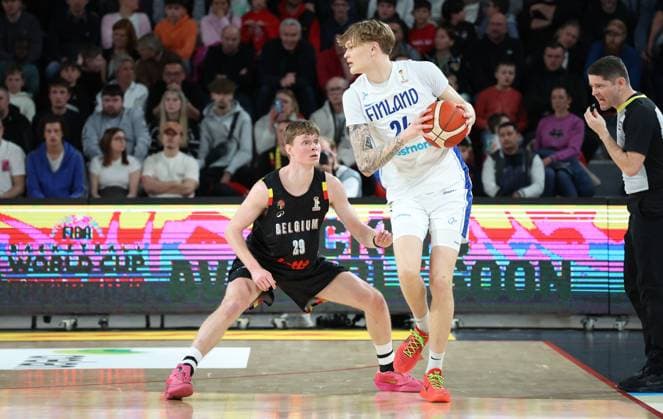 Belgium s Siebe Ledegen and Finland s Miikka Muurinen fight for the ball during a basketball match between Belgian national team, Nationalteam Belgian Lions and Finland, Friday 27 February 2026 in Charleroi, qualifier 3 6 for the men s 2027 FIBA World Championships. VIRGINIExLEFOUR  x165750063x