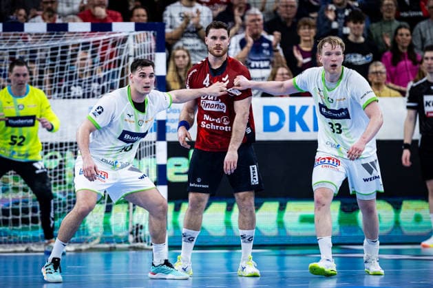 DAIKIN HBL: SG Flensburg-Handewitt vs HSG Wetzlar; 27.02.26 Kampf am Kreis Josip Simic (Nr.10, HSG Wetzlar), Johannes Golla (Nr.04, SG Flensburg-Handewitt), Georg Löwen (Nr.33, HSG Wetzlar) DAIKIN HBL: SG Flensburg-Handewitt vs HSG Wetzlar, GP JOULE Arena am 27.02.26 Copyright: xBEAUTIFULxSPORTS MarioxM.xKobergx