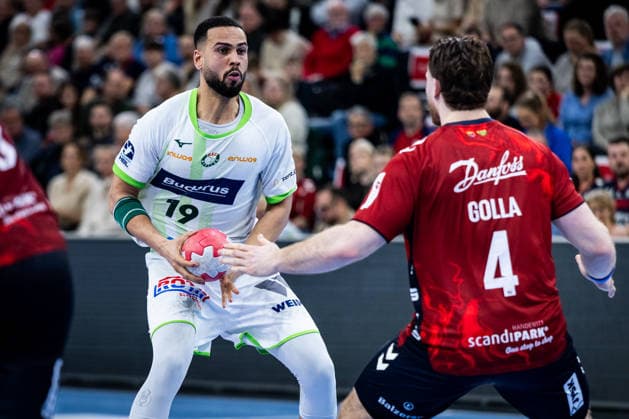 DAIKIN HBL: SG Flensburg-Handewitt vs HSG Wetzlar; 27.02.26 Philipp Ahouansou (Nr.19, HSG Wetzlar) gegen Johannes Golla (Nr.04, SG Flensburg-Handewitt) DAIKIN HBL: SG Flensburg-Handewitt vs HSG Wetzlar, GP JOULE Arena am 27.02.26 Copyright: xBEAUTIFULxSPORTS MarioxM.xKobergx