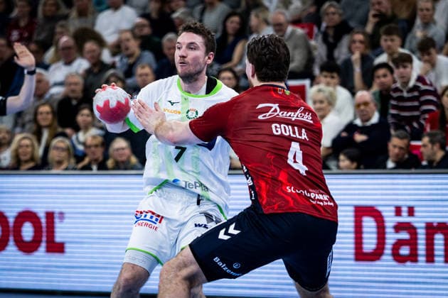 DAIKIN HBL: SG Flensburg-Handewitt vs HSG Wetzlar; 27.02.26 Dominik Mappes (Nr.07, HSG Wetzlar) gegen Johannes Golla (Nr.04, SG Flensburg-Handewitt) DAIKIN HBL: SG Flensburg-Handewitt vs HSG Wetzlar, GP JOULE Arena am 27.02.26 Copyright: xBEAUTIFULxSPORTS MarioxM.xKobergx
