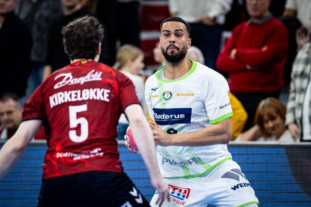 DAIKIN HBL: SG Flensburg-Handewitt vs HSG Wetzlar; 27.02.26 Philipp Ahouansou (Nr.19, HSG Wetzlar) gegen Niclas Kirkelokke (Nr.05, SG Flensburg-Handewitt) DAIKIN HBL: SG Flensburg-Handewitt vs HSG Wetzlar, GP JOULE Arena am 27.02.26 Copyright: xBEAUTIFULxSPORTS MarioxM.xKobergx