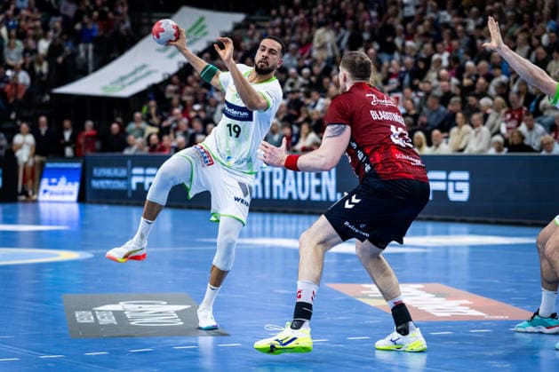 DAIKIN HBL: SG Flensburg-Handewitt vs HSG Wetzlar; 27.02.26 Philipp Ahouansou (Nr.19, HSG Wetzlar) gegen Blaz Blagotinsek (Nr.43, SG Flensburg-Handewitt) DAIKIN HBL: SG Flensburg-Handewitt vs HSG Wetzlar, GP JOULE Arena am 27.02.26 Copyright: xBEAUTIFULxSPORTS MarioxM.xKobergx