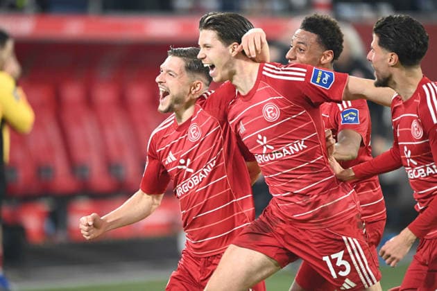Florent MUSLIJA (D) jubelt nach seinem Tor zum 2-0, jubelnd, Jubel, Begeisterung, Freude, Emotion mit Cedric ITTEN (D), Klaus Sima SUSO (D) und Anouar EL AZZOUZI (D) Fussball 2. Bundesliga, 24. Spieltag, Fortuna Duesseldorf (D) - VfL Bochum 2-1 am 27.02.2026 in der Merkur Spiel Arena Duesseldorf Deutschland. DFL regulations prohibit any use of photographs as image sequences and or quasi-video Ã‚Â