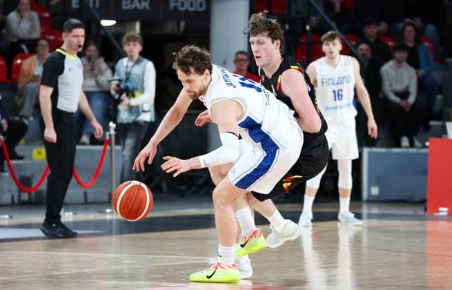 Finland s Mikael Jantunen and Belgium s Leander Dedroog fight for the ball during a basketball match between Belgian national team, Nationalteam Belgian Lions and Finland, Friday 27 February 2026 in Charleroi, qualifier 3 6 for the men s 2027 FIBA World Championships. VIRGINIExLEFOUR  x165755992x