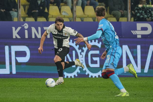 February 27, 2026, Parma: Parma™s Adrian Bernabe in action during the italian soccer Serie A match between Parma Calcio 1913 vs Cagliari Calcio on february 27, 2026 at the Stadio Ennio Tardini in Parma, Italy. ANSA Serie A: Parma-Cagliari  - ZUMAa110 20260227_zaf_a110_140 Copyright: xLorenzoxCattanix