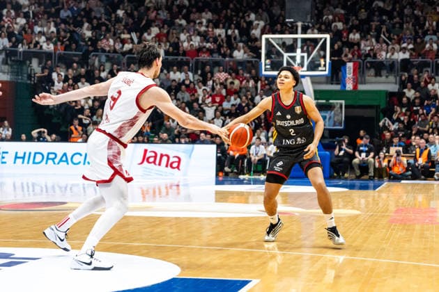 GER, FIBA Basketball World Cup 2027, European Qualifiers, Kroatien-Deutschland. 27.02.2026, Drazen Petrovic Basketball Center, Zagreb, GER, FIBA Basketball World Cup 2027, European Qualifiers, Kroatien-Deutschland. Jack Kayil (Deutschland, No2), Luka Bozic (Kroatien, No29) Â Foto: Alexander Trienitz Zagreb Drazen Petrovic Basketball Center Zagreb Kroatien