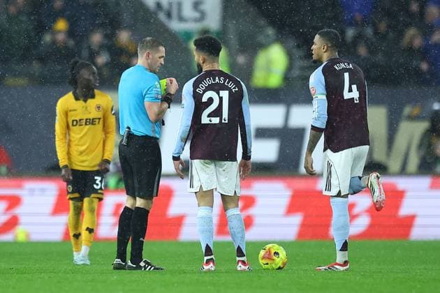 Referee Craig Pawson struggles with his communication kit Wolverhampton Wanderers v Aston Villa, Premier League, Football, Molineux, Wolverhampton, UK - 27 Feb 2026Wolverhampton Molineux United Kingdom EDITORIAL USE ONLY No use with unauthorised audio, video, data, fixture lists, club league logos or live services. Online in-match use limited to 120 images, no video emulation. No use in betting, games or single club league player publications. Copyright: xMichaelxZemanek Shutterstockx 16701657ag