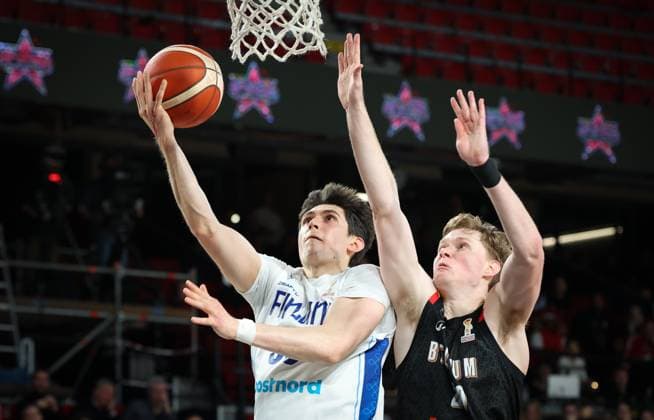 Finland s Andre Gustavson and Belgium s Siebe Ledegen fight for the ball during a basketball match between Belgian national team, Nationalteam Belgian Lions and Finland, Friday 27 February 2026 in Charleroi, qualifier 3 6 for the men s 2027 FIBA World Championships. VIRGINIExLEFOUR  x165779163x