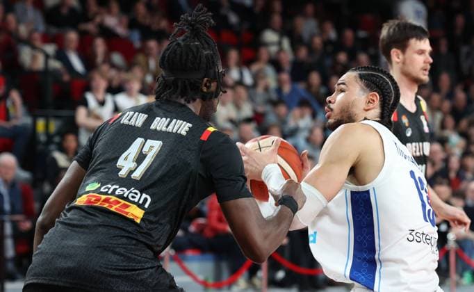 Belgium s Archange Izaw Bolavie and Finland s Olivier Nkamhoua fight for the ball during a basketball match between Belgian national team, Nationalteam Belgian Lions and Finland, Friday 27 February 2026 in Charleroi, qualifier 3 6 for the men s 2027 FIBA World Championships. VIRGINIExLEFOUR  x165779491x