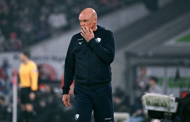 Fussball, 2. Bundesliga, Deutschland, Herren, Saison 2025 2026, 24. Spieltag, Merkur-Spiel-Arena Düsseldorf, Fortuna Düsseldorf - VfL Bochum 2:1; Cheftrainer Uwe Rösler (BOC). Aktion, Einzelbild.