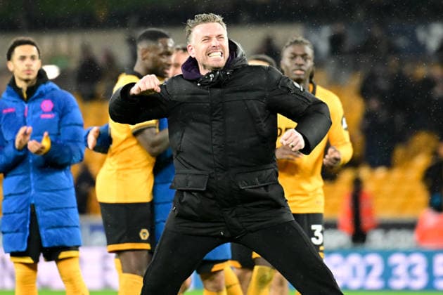 Wolverhampton Wanderers v Aston Villa, Premier League Wolverhampton Wanderers manager Rob Edwards celebrates victory during the Premier League match between Wolverhampton Wanderers and Aston Villa at Molineux, Wolverhampton, UK on 27 February 2026. Wolverhampton Molineux West Midlands UK Editorial use only DataCo restrictions apply See www.football-dataco.com , Copyright: xDennisxGoodwinx PSI-23809-0027