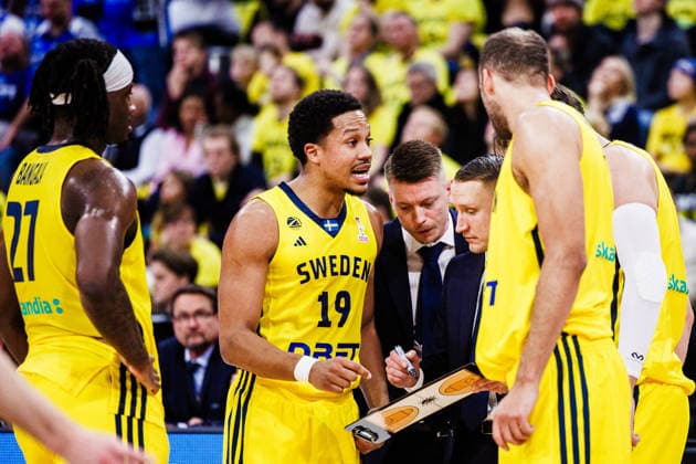 260227 Melwin Pantzar, assistant coach Joakim Källman and head coach Mikko Riipinen of Sweden during the FIBA World Cup Qualifier game between Sweden and Estonia on February 27, 2026 in Stockholm. Photo: Kenta Jönsson BILDBYRAN COP 210 KJ0314 basket basketball vm-kval kval fiba world cup qualifiers sverige estland sweden estonia bbeng Copyright: KENTAxJÖNSSON BB260227KJ119