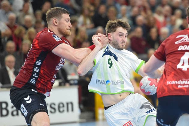 Handball I Herren I Saison 2025-2026 I Bundesliga I 23. Spieltag I SG Flensburg-Handewitt - HSG Wetzlar I 27.02.2026 von links Blaz Blagotinsek (43, SG Flensburg-Handewitt), Niklas Theiß (9, HSG Wetzlar) Copyright: xLobeca JanxKirschnerx