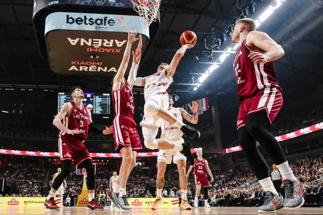 Ryga 27.02.2026 KOSZYKOWKA KOSZKADRA REPREZENTACJA POLSKI MECZ LOTWA - POLSKA ELIMINACJE MISTRZOSTW SWIATA 2027 - - - MEN BASKETBALL POLISH national team, Nationalteam WORLD CUP SERIES QUALIFIERS GAME LATVIA - POLAND NZ Roberts Blumbergs , Mareks Mejeris , Mateusz Ponitka , FOT. WOJCIECH FIGURSKI 058SPORT.PL NEWSPIX.PL --- newspix.pl  FOT. WOJCIECH FIGURSKI 058SPORT.PL