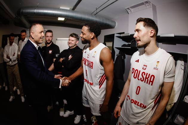 Ryga 27.02.2026 KOSZYKOWKA KOSZKADRA REPREZENTACJA POLSKI MECZ LOTWA - POLSKA ELIMINACJE MISTRZOSTW SWIATA 2027 - - - MEN BASKETBALL POLISH national team, Nationalteam WORLD CUP SERIES QUALIFIERS GAME LATVIA - POLAND NZ prezydent president RP Karol Nawrocki , Jordan Loyd , Andrzej Pluta , FOT. WOJCIECH FIGURSKI 058SPORT.PL NEWSPIX.PL --- newspix.pl  FOT. WOJCIECH FIGURSKI 058SPORT.PL