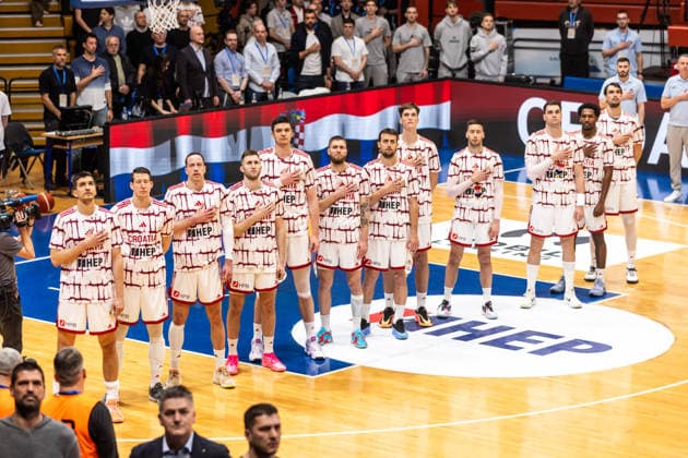 GER, FIBA Basketball World Cup 2027, European Qualifiers, Kroatien-Deutschland. 27.02.2026, Drazen Petrovic Basketball Center, Zagreb, GER, FIBA Basketball World Cup 2027, European Qualifiers, Kroatien-Deutschland. Team Kroatien bei der Nationalhymne Â Foto: Alexander Trienitz Zagreb Drazen Petrovic Basketball Center Zagreb Kroatien