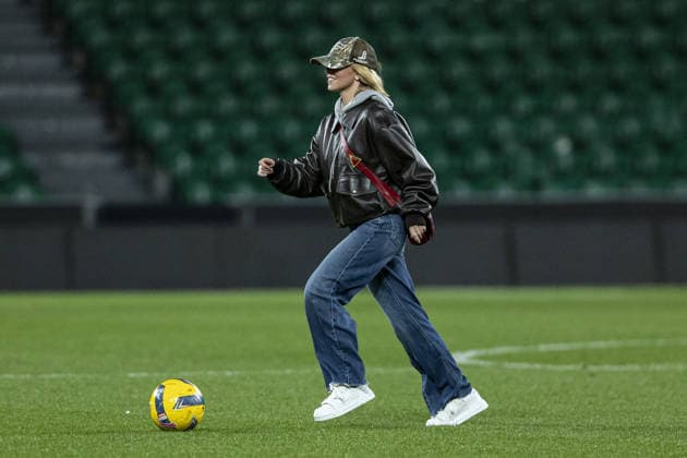 Sydney Sweeney seen during the Liga Portugal Betclic match between Sporting CP vs GD Estoril Praia at Estadio Jose Alvalade on February 27th,2026 (Photo by Joao Bravo Sports Press Photo)  Copyright: xJoaoxBravo SportsxPressxPhotox Sportspressphoto_SPR98312