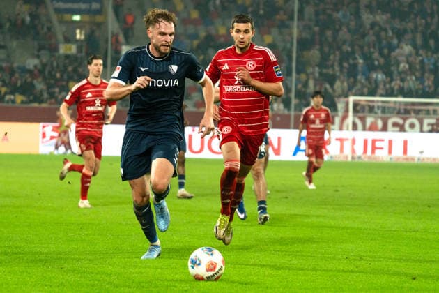 Deutschland: 2. Bundesliga 2025 2026 Fortuna Düsseldorf vs. VfL Bochum 24. Spieltag 27.02.2026 Merkur Spiel-Arena (Nordrhein-Westfalen) Philipp Strompf (VfL Bochum, 3) Tim Oberdorf (Fortuna Düsseldorf, 15)