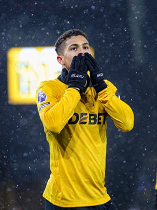 Joao Gomes (8 Wolves) celebrates scoring the first goal for Wolves during the Premier League football match between Wolverhampton Wanderers and Aston Villa at Molineux stadium in Wolverhampton, England Copyright: xNataliexMincher SPPx Sportspressphoto_SPR98370