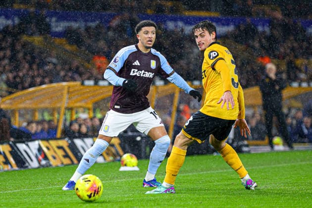 Jadon Sancho (19 Aston Villa) passes the ball during the Premier League football match between Wolverhampton Wanderers and Aston Villa at Molineux stadium in Wolverhampton, England Copyright: xNataliexMincher SPPx Sportspressphoto_SPR98401