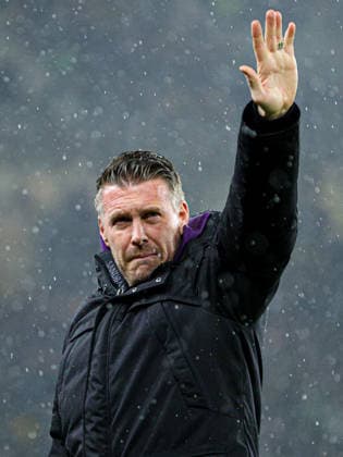 Wolves manager Rob Edwards prior to the Premier League football match between Wolverhampton Wanderers and Aston Villa at Molineux stadium in Wolverhampton, England Copyright: xNataliexMincher SPPx Sportspressphoto_SPR98415