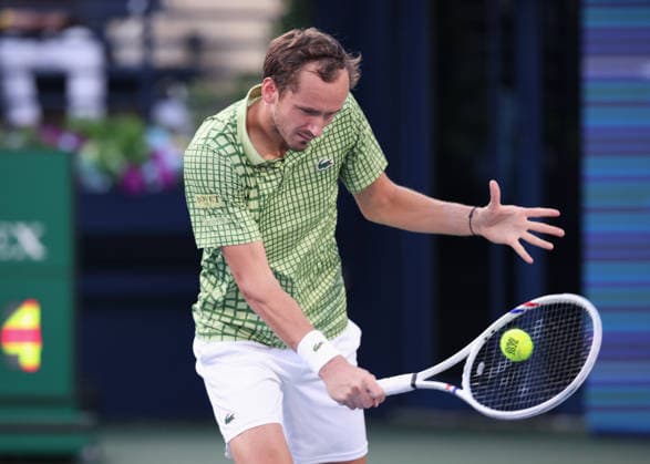 Daniil Medvedev spielt einen Stopp, Dubai Duty Free Tennis Championships, Dubai, U.A.E. Tennis - Dubai Tennis Championships 2026 - ATP, Tennis Herren - Dubai Duty Free Tennis Stadium - Dubai - - United Arab Emirates - 28 February 2026. Copyright: xJuergenxHasenkopfx