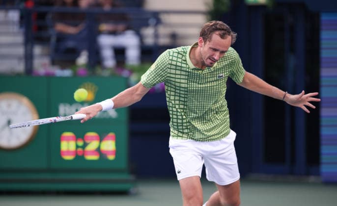 Daniil Medvedev spielt einen Slice, Dubai Duty Free Tennis Championships, Dubai, U.A.E. Tennis - Dubai Tennis Championships 2026 - ATP, Tennis Herren - Dubai Duty Free Tennis Stadium - Dubai - - United Arab Emirates - 28 February 2026. Copyright: xJuergenxHasenkopfx