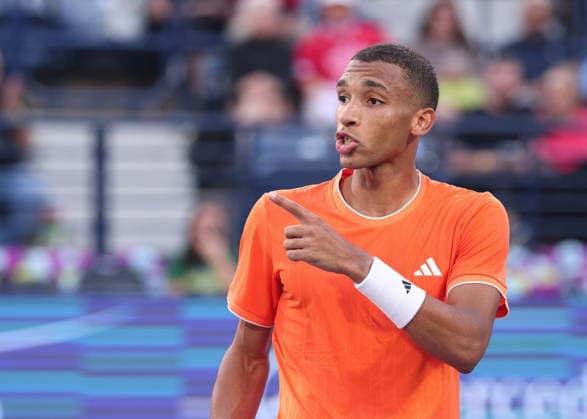 Felix Auger-Aliassime (CAN) reagiert veraergert,Aerger, enttaeuscht,Enttaeuschung,Emotion, Dubai Duty Free Tennis Championships, Dubai, U.A.E. Tennis - Dubai Tennis Championships 2026 - ATP, Tennis Herren - Dubai Duty Free Tennis Stadium - Dubai - - United Arab Emirates - 28 February 2026. Copyright: xJuergenxHasenkopfx
