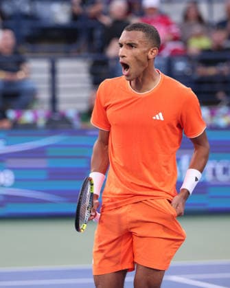 Felix Auger-Aliassime (CAN) reagiert veraergert,Aerger, enttaeuscht,Enttaeuschung,Emotion, Dubai Duty Free Tennis Championships, Dubai, U.A.E. Tennis - Dubai Tennis Championships 2026 - ATP, Tennis Herren - Dubai Duty Free Tennis Stadium - Dubai - - United Arab Emirates - 28 February 2026. Copyright: xJuergenxHasenkopfx