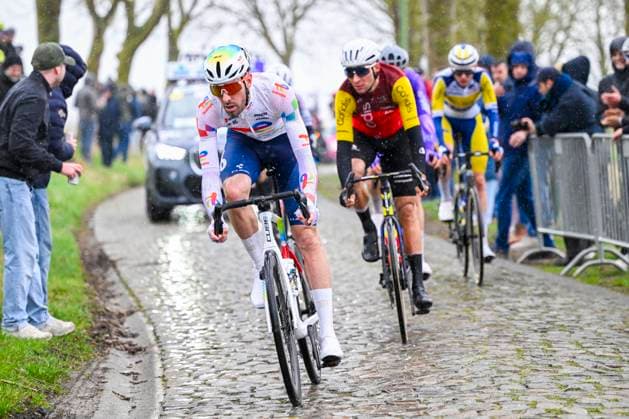 Omloop Het Nieuwsblad 2026 Cycling Race NINOVE, BELGIUM - FEBRUARY 28 : Brunel Alexys (FRA) of TotalEnergies leading the escape pack during the 81th edition of Omloop Het Nieuwsblad an UCI World Tour 1.UWT one day cycling road race for Men Elite of km with start in Ghent and finish in Ninove on February 28, 2026 in Ninove, Belgium, 28 02 2026 ( Motordriver Kenny Verfaillie - Ninove Belgium  Copyright: xNicoxVereeckenx