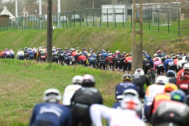 Omloop Het Nieuwsblad 2026 Cycling Race NINOVE, BELGIUM - FEBRUARY 28 : Illustration picture of the peloton during the 81th edition of Omloop Het Nieuwsblad an UCI World Tour 1.UWT one day cycling road race for Men Elite of km with start in Ghent and finish in Ninove on February 28, 2026 in Ninove, Belgium, 28 02 2026 ( Motordriver Kenny Verfaillie - Ninove Belgium  Copyright: xNicoxVereeckenx