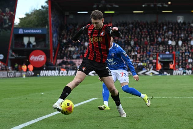 Bournemouth v Sunderland, Premier League David Brooks (7) of AFC Bournemouth defending during the Premier League match between Bournemouth and Sunderland at the Vitality Stadium, Bournemouth, UK on 28 February 2026. Bournemouth Vitality Stadium Dorset UK Editorial use only DataCo restrictions apply See www.football-dataco.com , Copyright: xGrahamxHuntx PSI-23826-0041