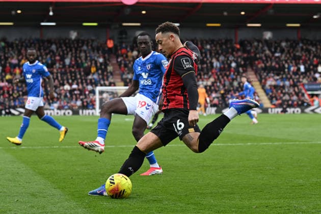 Bournemouth v Sunderland, Premier League Marcus Tavernier (16) of AFC Bournemouth clears the ball during the Premier League match between Bournemouth and Sunderland at the Vitality Stadium, Bournemouth, UK on 28 February 2026. Bournemouth Vitality Stadium Dorset UK Editorial use only DataCo restrictions apply See www.football-dataco.com , Copyright: xGrahamxHuntx PSI-23826-0042