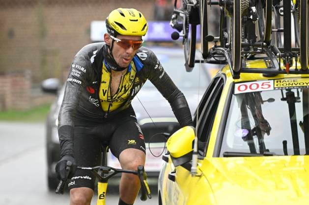 Omloop Het Nieuwsblad 2026 Cycling Race NINOVE, BELGIUM - FEBRUARY 28 : Laporte Christophe (FRA) of Team Visma Lease a Bike with the team car radio problems during the 81th edition of Omloop Het Nieuwsblad an UCI World Tour 1.UWT one day cycling road race for Men Elite of km with start in Ghent and finish in Ninove on February 28, 2026 in Ninove, Belgium, 28 02 2026 ( Motordriver Kenny Verfaillie - Ninove Belgium  Copyright: xNicoxVereeckenx