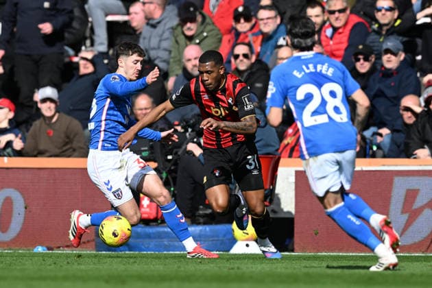Bournemouth v Sunderland, Premier League Rayan (37) of AFC Bournemouth on the attack battles for possession with Trai Hume (32) of Sunderland during the Premier League match between Bournemouth and Sunderland at the Vitality Stadium, Bournemouth, UK on 28 February 2026. Bournemouth Vitality Stadium Dorset UK Editorial use only DataCo restrictions apply See www.football-dataco.com , Copyright: xGrahamxHuntx PSI-23826-0059