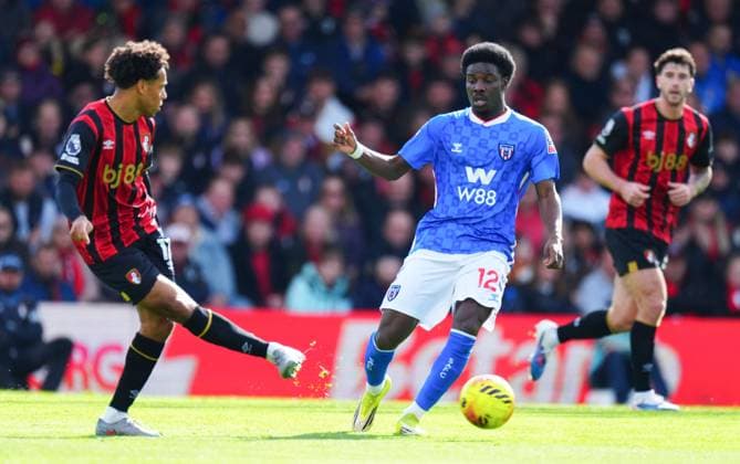 Tyler Adams of Bournemouth and Eliezer Mayenda of Sunderland AFC Bournemouth v Sunderland, Premier League, Football, Vitality Stadium, Bournemouth, UK - 28 Feb 2026Bournemouth Vitality Stadium United Kingdom EDITORIAL USE ONLY No use with unauthorised audio, video, data, fixture lists, club league logos or live services. Online in-match use limited to 120 images, no video emulation. No use in betting, games or single club league player publications. Copyright: xJavierxGarcia Shutterstockx 16708384x
