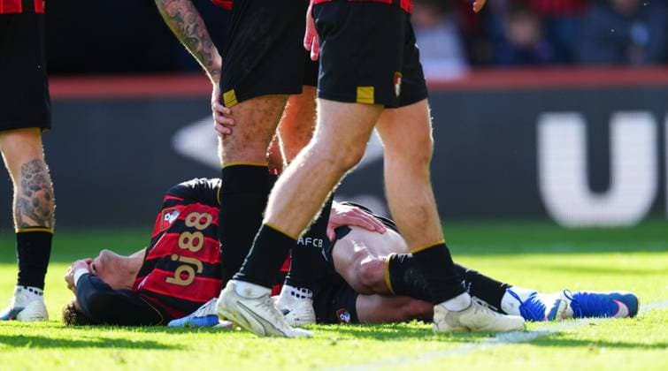An injury scare for Evanilson of Bournemouth AFC Bournemouth v Sunderland, Premier League, Football, Vitality Stadium, Bournemouth, UK - 28 Feb 2026Bournemouth Vitality Stadium United Kingdom EDITORIAL USE ONLY No use with unauthorised audio, video, data, fixture lists, club league logos or live services. Online in-match use limited to 120 images, no video emulation. No use in betting, games or single club league player publications. Copyright: xJavierxGarcia Shutterstockx 16708384ah