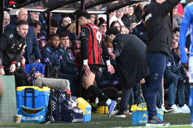 Bournemouth v Sunderland, Premier League Substitution - Evanilson (9) of AFC Bournemouth goes off injured during the Premier League match between Bournemouth and Sunderland at the Vitality Stadium, Bournemouth, UK on 28 February 2026. Bournemouth Vitality Stadium Dorset UK Editorial use only DataCo restrictions apply See www.football-dataco.com , Copyright: xGrahamxHuntx PSI-23826-0081